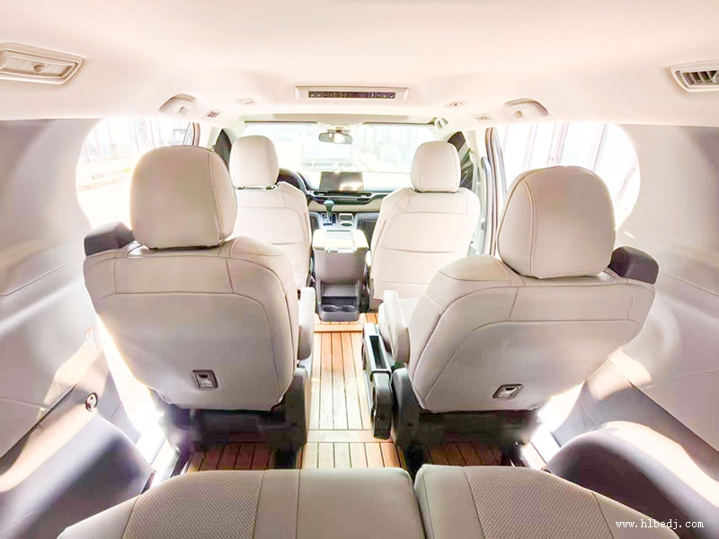 旅游包車豐田塞納